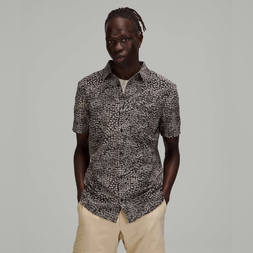 NEW LULULEMON Commission Short Sleeve Shirt-Geo Stamp White Opal Multi (size S)
